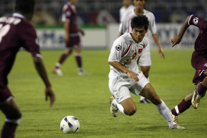Công Vinh trong trận hòa Qatar 1-1 (Phan Thanh Bình ghi bàn).